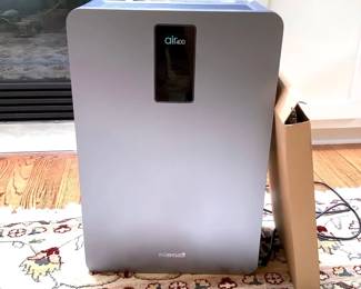 GRLI232 Bissell Air400 Purifier Made by Bissell is this Air400 purifier. Was tested and works and comes with a couple filters.
