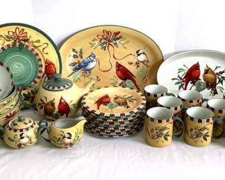 GRLI243 Lenox Winter Greetings Everyday Collection 28 piece collection of the Lenox Winter Greetings Everyday Cardinal.&nbsp;
