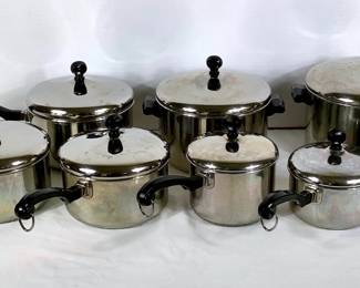 GRLI216 Vintage 8pc Faberware Pot Pans Collection From 6qt to 1qt pots, all have their lids as well.&nbsp;
