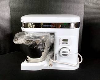 GRLI214 Cuisinart 5.5 Quart Mixer  Comes with 3 attachments and a splash guard. Has 12 speeds. Very clean mixer, was tested and works.
