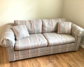 GRLI230 Hammary Sleeper Sofa Sleeper sofa with removable pillows. Mattress very clean. Made by a Lazy-boy company.&nbsp;
