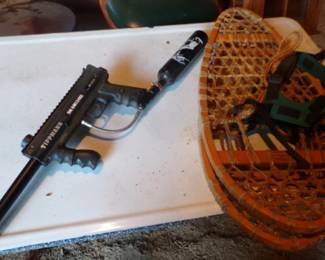 SNOWSHOES PAINT GUN