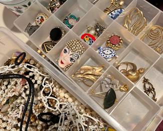 VINTAGE COSTUME JEWELRY