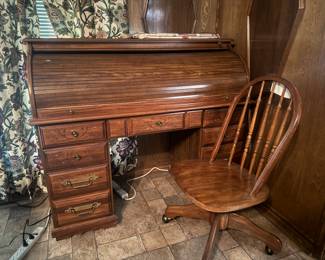 Rolltop desk. Office chair