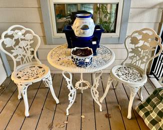 SWEET METAL PATIO SET.