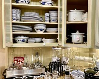 MELAMINE BLUE  AND WHITE LARGE SERVICE.  PARTY TIME ENTERTAINING FOR A LARGE CROWD. 