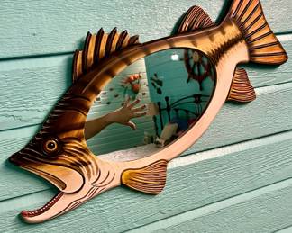 SUPER COOL FISH MIRROR!  SEE MY NAILS?