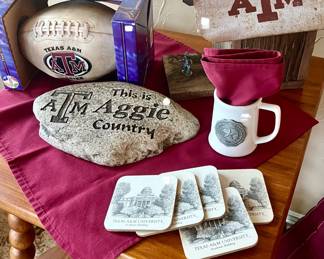 AGGIE COUNTRY TABLE.