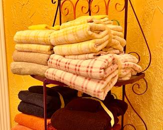 LOVE THIS WROUGHT IRON PAINTED SHELF!