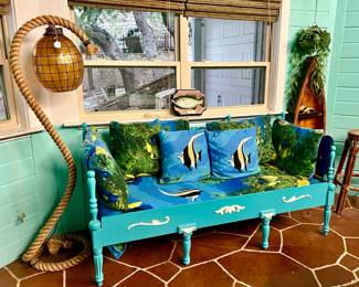 COOL TURQUOISE DAYBED WITH ROPE LAMP!!