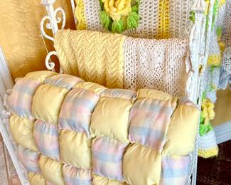 METAL QUILT HOLDER.  CROCHET!