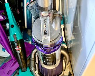 DYSON VACUUM