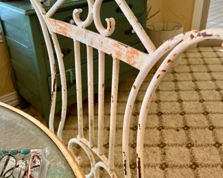 SUPER VINTAGE AND FUN!  LOOKS LIKE A MUSIC STAND.