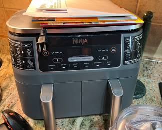 ASSORTED COOKWARE AND SMALL APPLIANCES