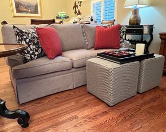 OTTOMANS, PILLOWS AND TRAYS