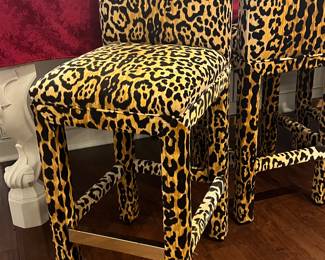 Set a four leopard barstools