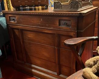 HANDSOME 4 DRAWER  ROMWEBER CHEST 