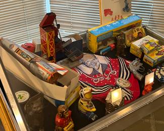 WONDERFUL COLLECTION OF ANTIQUE AND VINTAGE TIN TOYS, POLITICAL ITEMS, BANKS, CAT CHOCOLATE MOLDS AND OTHER COLLECTIBLES