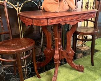 NICE WALNUT PARLOR TABLE
