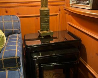 SET OF NESTING TABLES