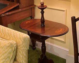 BEAUTIFUL VINTAGE LAMP TABLE