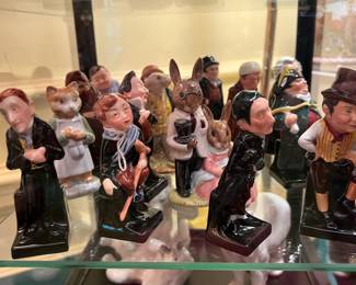 COLLECTION OF SMALL ROYAL DOULTON FIGURES AND BUNNYKINS