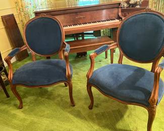 BEAUTIFUL ANTIQUE FRENCH STYLE PAIR OF ARMCHAIRS