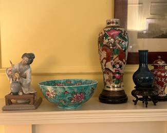 GROUPING OF ORIENTAL MOTIF COLLECTIBLES