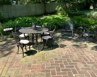 CAST IRON PATIO FURNITURE SET