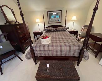 Upstairs 4 poster bedroom