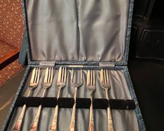 Seafood or Dessert Fork Set (missing 7th fork is now in the box)