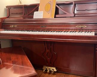 WONDERFUL UPRIGHT PIANO BY KIMBALL "DESIGNERS COLLECTION"
