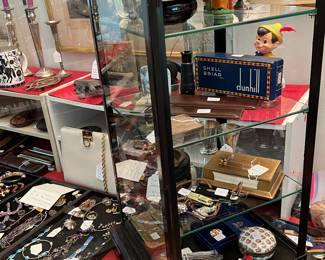 WONDERFUL SMALL COLLECTIBLES INCLUDING AUTOMOTIVE ADVERTISING