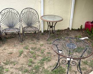 Gorgeous Yard Ornaments and Tables 