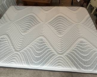 Signature Bob Pedic Gel Queen Bed with Frame. Photo 1 of 2.