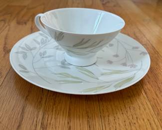 ROSENTHAL Continental Aquarell China. Set Includes
Teapot, Coffee Pot, Cream & Sugar, 12 Dinner Plates, 12 Salads Plates, 12 Cups & 14 Saucers, 12 Cups. Photo 2 of 3.