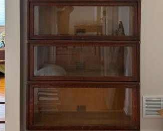 Vintage Globe-Wernicke Sectional Bookcase. Pattern 110 Grade 998 1/2. Photo 1 of 2.