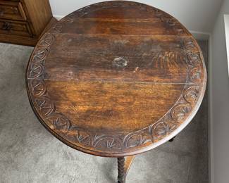 Vintage Gate Leg Drop Leaf Table. Photo 3 of 4.