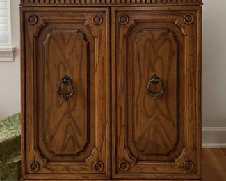 Vintage Drexel Heritage Server on Casters. Measures 30" W x 18" D x 30.5" H with Two Drop Leaves Measuring 15" W Each. Photo 1 of 5.