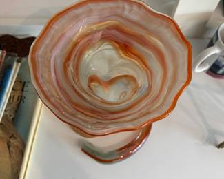 Spiral Swirl Glass Vase - Unsigned. Photo 2 of 2.