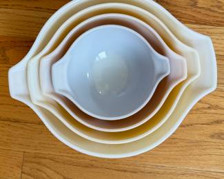 Set of Pyrex Nesting Bowls. Photo 2 of 2.