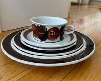 Arabia of Finland "Rosmarin" China. Set Includes
Casserole with Lid, Coffee Pot, Tea Pot, Cream & Sugar
Set of 12 Mugs & Set of 12 Saucers, Serving Bowl
Set of 12 Bread & Butters, Set of 12 Dinner and
Small Bowl. Photo 1 of 2.