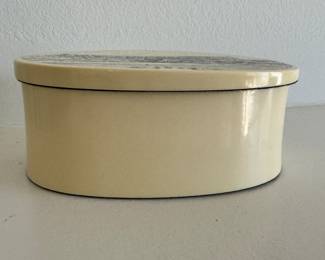 Scrimshaw Chatham Bars Inn Lidded Box. Photo 1 of 3.