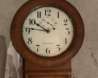 Vintage Seth Thomas Hanging Wall Clock. Photo 2 of 2.
