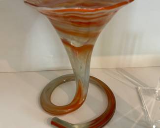 Spiral Swirl Glass Vase - Unsigned. Photo 1 of 2.