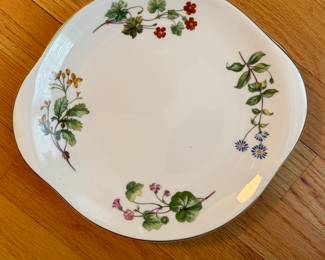 MINTON Meadow Bone China. Set Includes: 6 Bread & Butters, 6 Saucers & Set of 7 Cups, Tea Pot, Cream & Sugar, 2 Serving Trays. Photo 3 of 4.