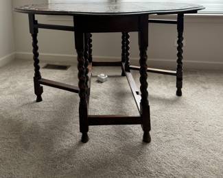 Vintage Gate Leg Drop Leaf Table. Photo 2 of 4.