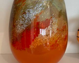 Henry Dean Vase. Photo 1 of 2.