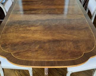 Vintage Councill Furniture Georgian-Style Mahogany Dining Table with Satinwood Banding & Scallop Corners. Photo 3 of 6.