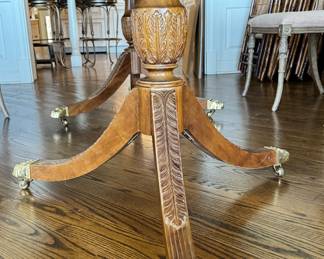 Vintage Councill Furniture Georgian-Style Mahogany Dining Table with Satinwood Banding & Scallop Corners. Photo 5 of 6.